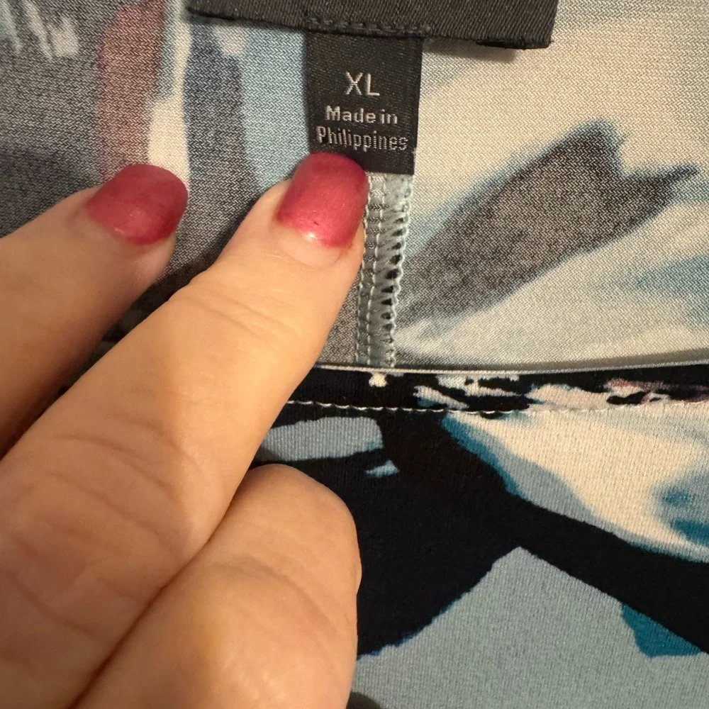 The Limited Women's Abstract Floral Blue Print Top XLARGE #N - Picture 2 of 7